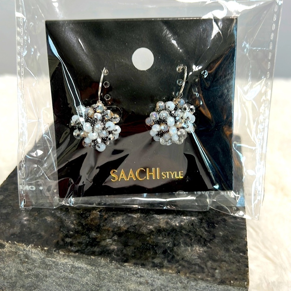 Saachi drop earrings NWT
